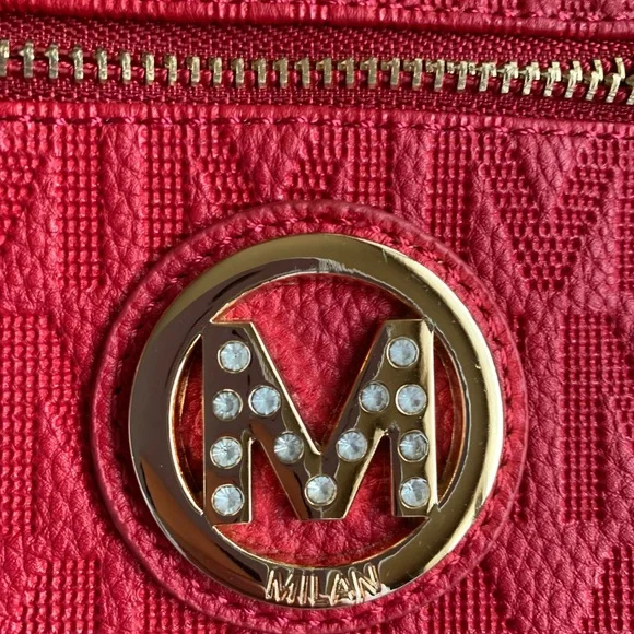 Elegant Red Crossbody Bag with Gold Accents - Picture 2 of 5